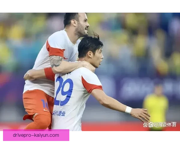 中国足球迎来转机，年轻球员崭露头角表现亮眼