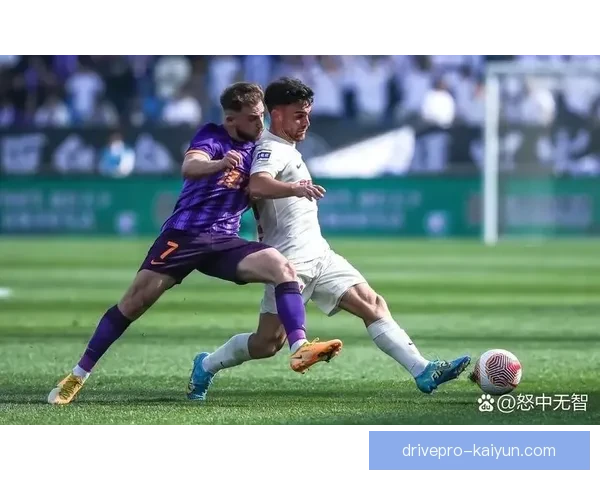 奥格斯堡球员们在本轮联赛中表现亮眼，助力球队争取珍贵积分。