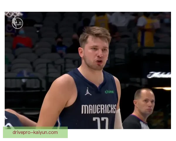 戴维斯进攻状态回暖,近期表现值得关注 戴维斯进攻状态回暖,近期表现值得关注